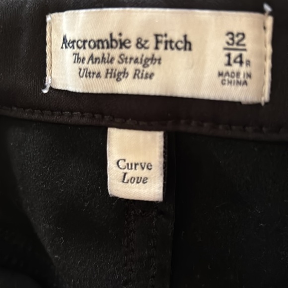 Abercrombie & Fitch Curve Love Ultra High Rise Straight Jean 32/14 Black - Picture 8 of 9